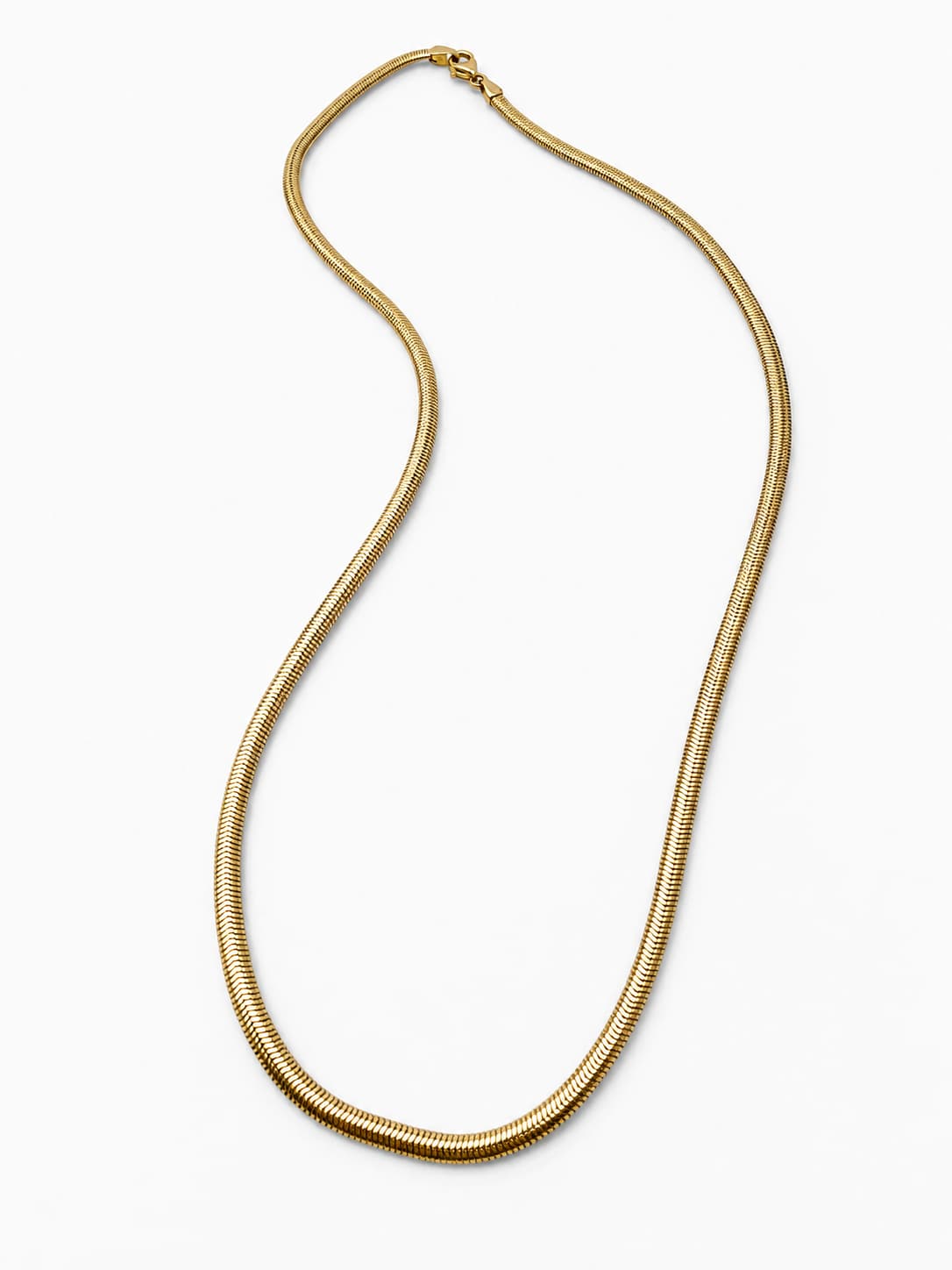 2.8mm flat snake chain in 9ct yellow gold on white background