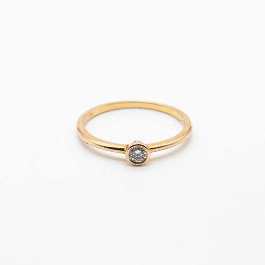 9ct yellow gold single diamond ring featuring a 0.10ct round diamond in a tube setting.