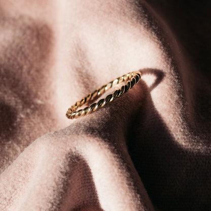 Minimalist bold twist ring – dainty solid gold design for stacking