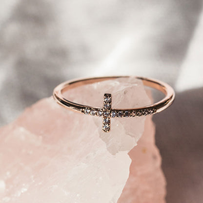 Minimalist gold cross ring with diamonds – spiritual fine jewellery