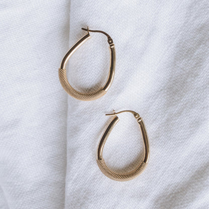 Set of hollow oval-shaped 9ct gold hoop earrings