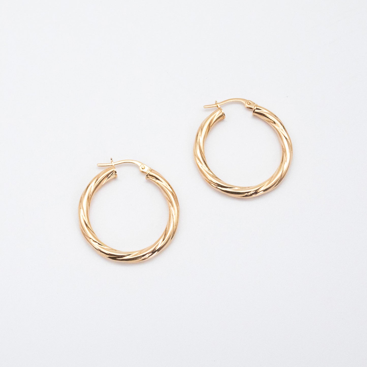 Textured 9ct gold hoop earrings featuring a 2mm twisted tube design.
